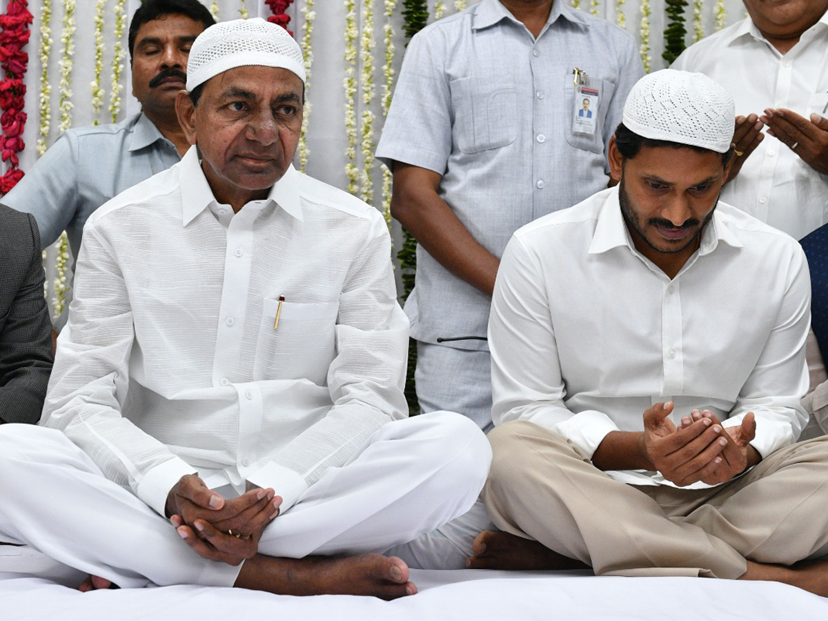 KCR AND YS Jagan To Attend Iftar Party At Raj Bhavan Photo Gallery - Sakshi8