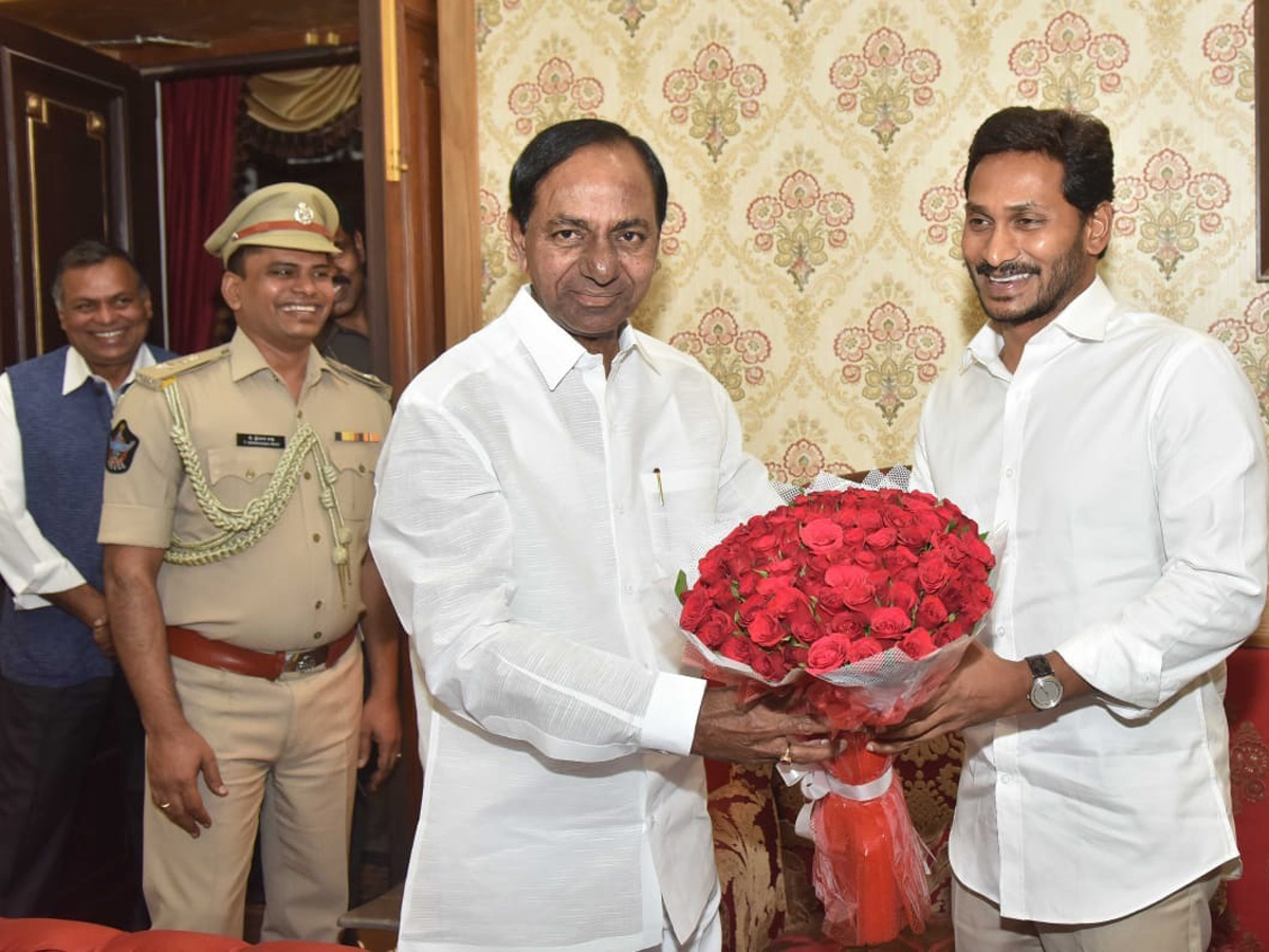 KCR AND YS Jagan To Attend Iftar Party At Raj Bhavan Photo Gallery - Sakshi9