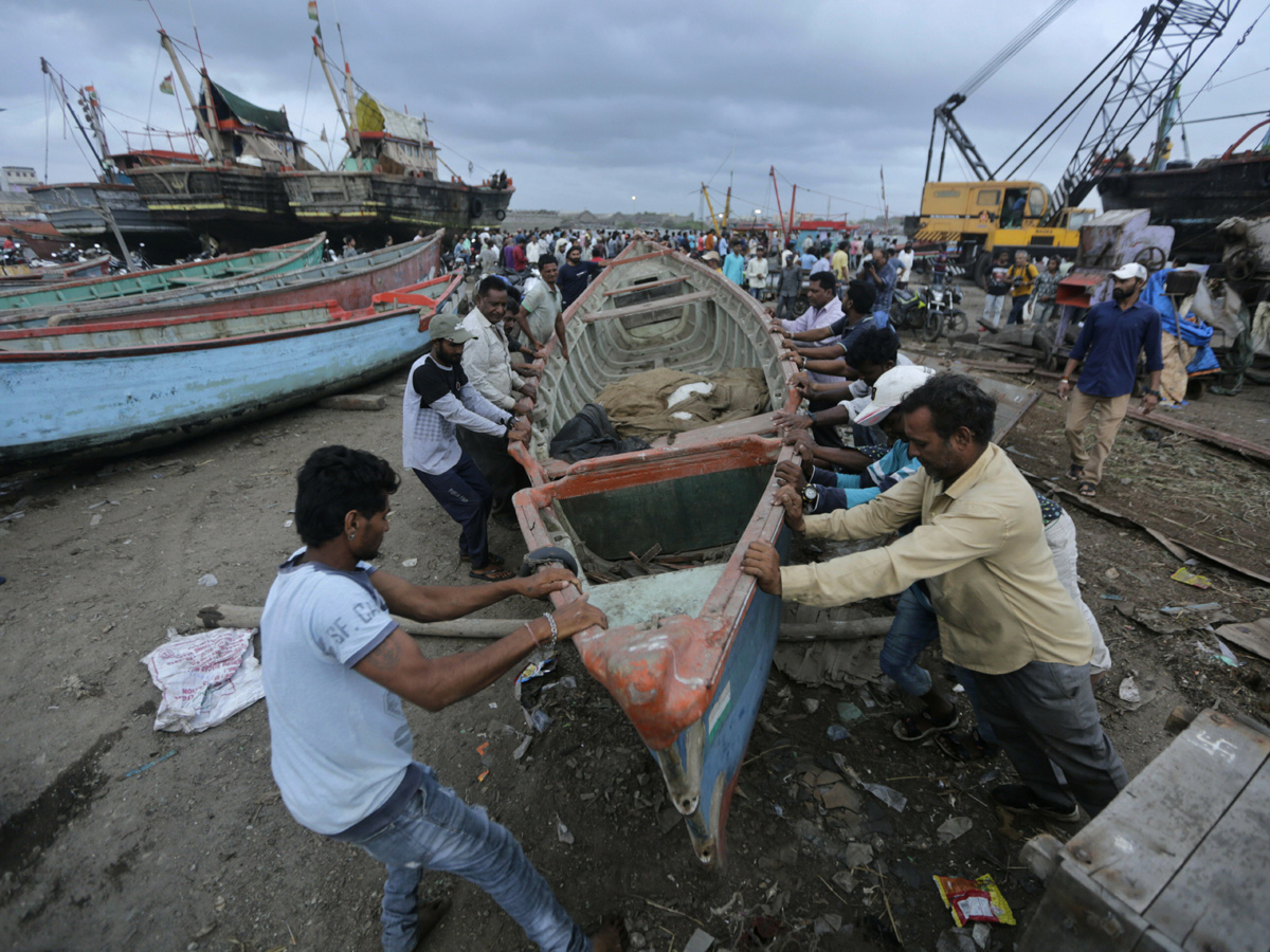 Cyclone Vayu Remains a Threat for Gujarats Photo Gallery - Sakshi16