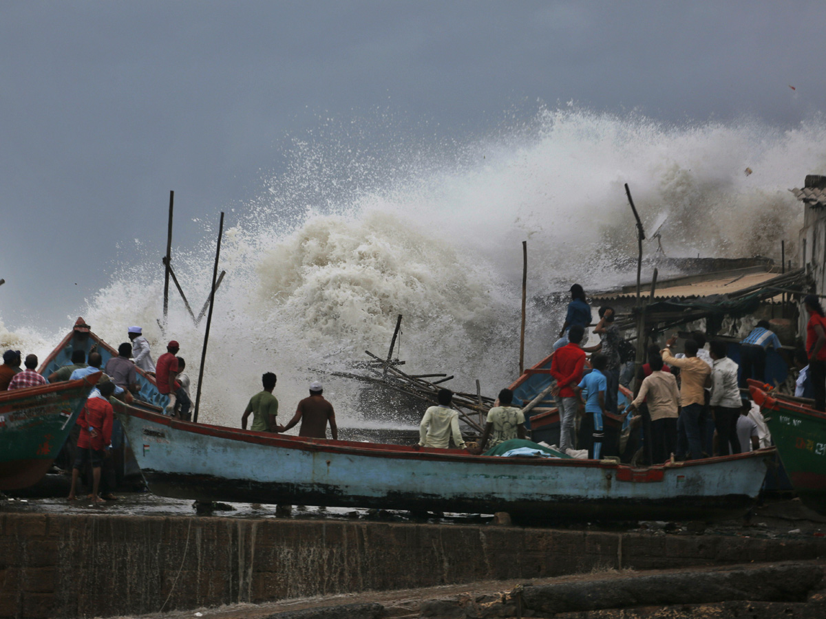 Cyclone Vayu Remains a Threat for Gujarats Photo Gallery - Sakshi19