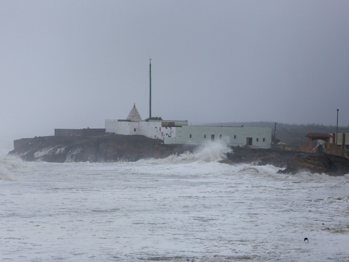 Cyclone Vayu Remains a Threat for Gujarats Photo Gallery - Sakshi20