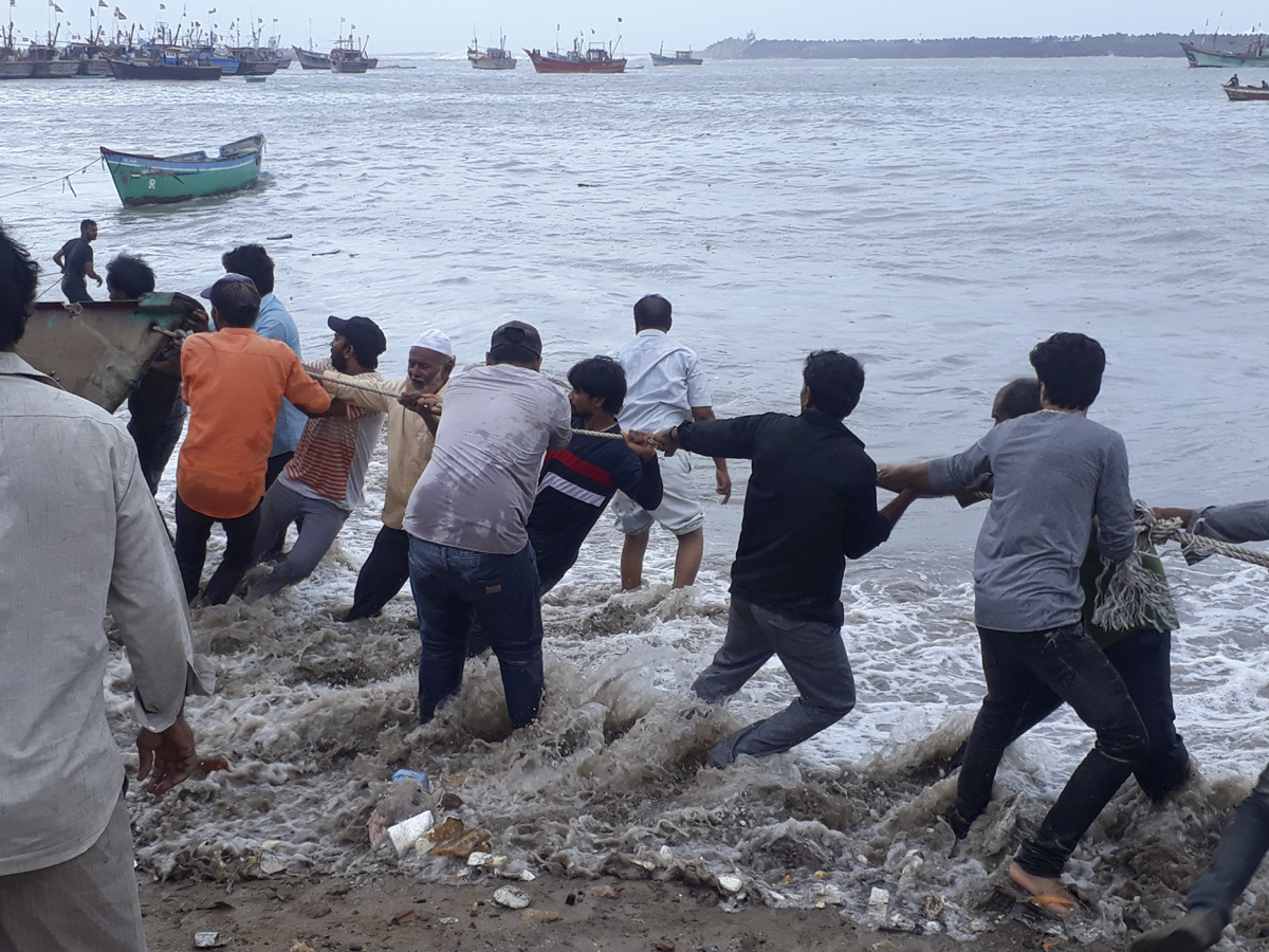 Cyclone Vayu Remains a Threat for Gujarats Photo Gallery - Sakshi27