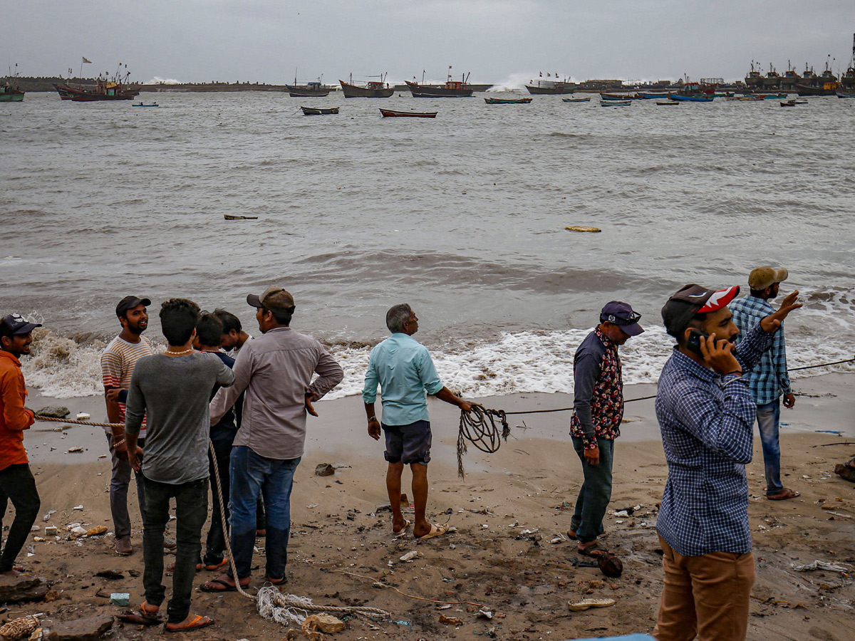 Cyclone Vayu Remains a Threat for Gujarats Photo Gallery - Sakshi29