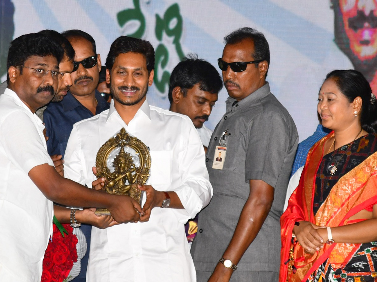 CM YS Jagan participate Badi Bata PHoto Gallery - Sakshi17