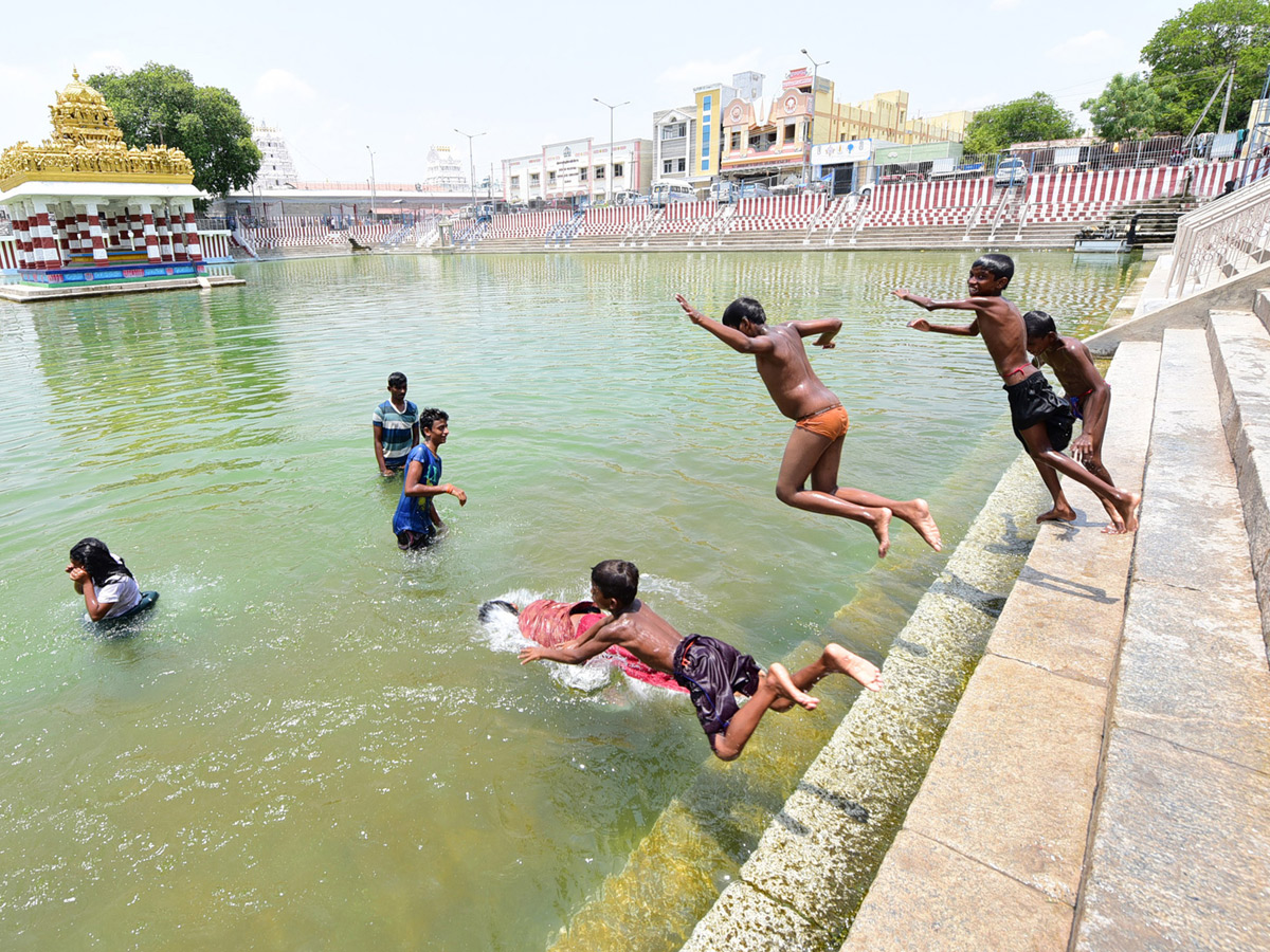 Best Photos of The Week in AP and Telangana june-16-june-22-2019 - Sakshi37