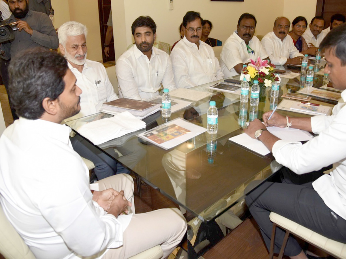 YSRCP parliamentary party meeting begins Photo Gallery - Sakshi1