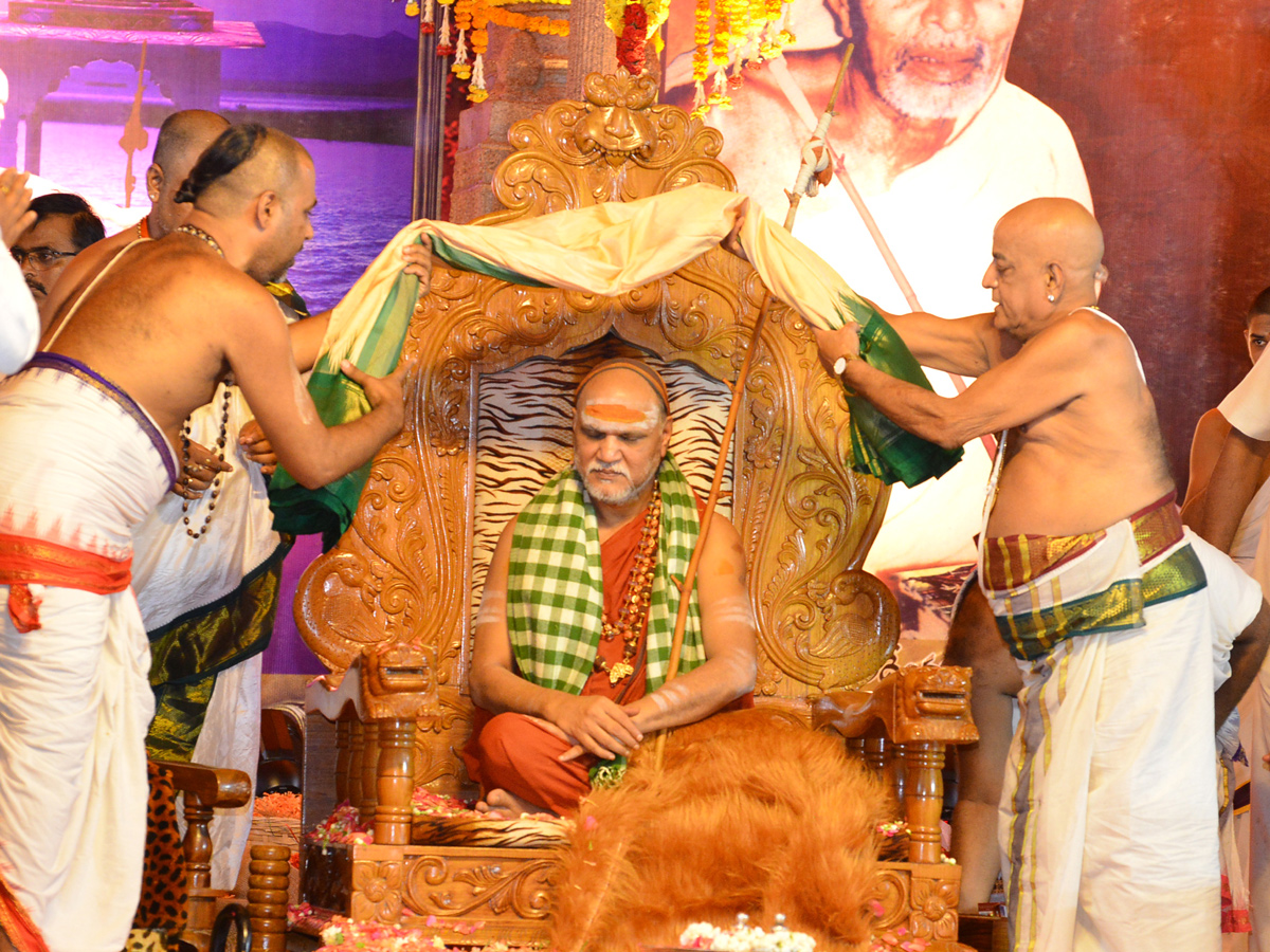 CMs KCR and Jagan attend Balaswamy Sanyasashrama Deeksha Photo Gallery - Sakshi27