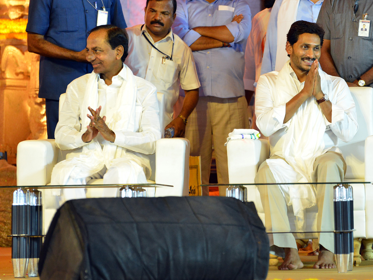 CMs KCR and Jagan attend Balaswamy Sanyasashrama Deeksha Photo Gallery - Sakshi28