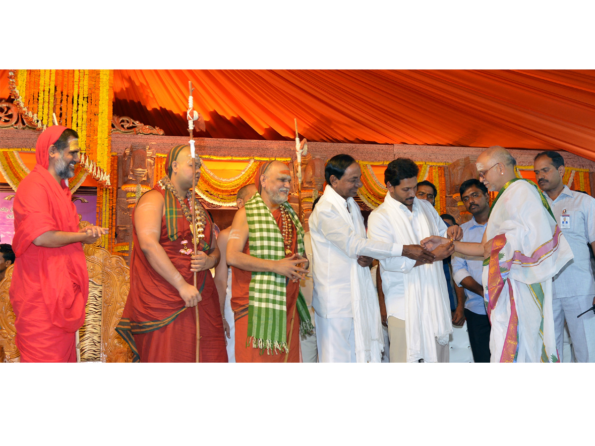 CMs KCR and Jagan attend Balaswamy Sanyasashrama Deeksha Photo Gallery - Sakshi5