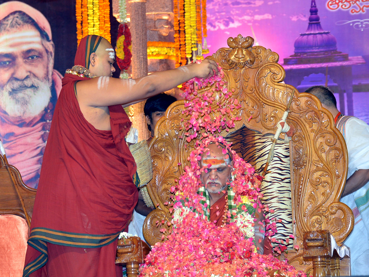 CMs KCR and Jagan attend Balaswamy Sanyasashrama Deeksha Photo Gallery - Sakshi7