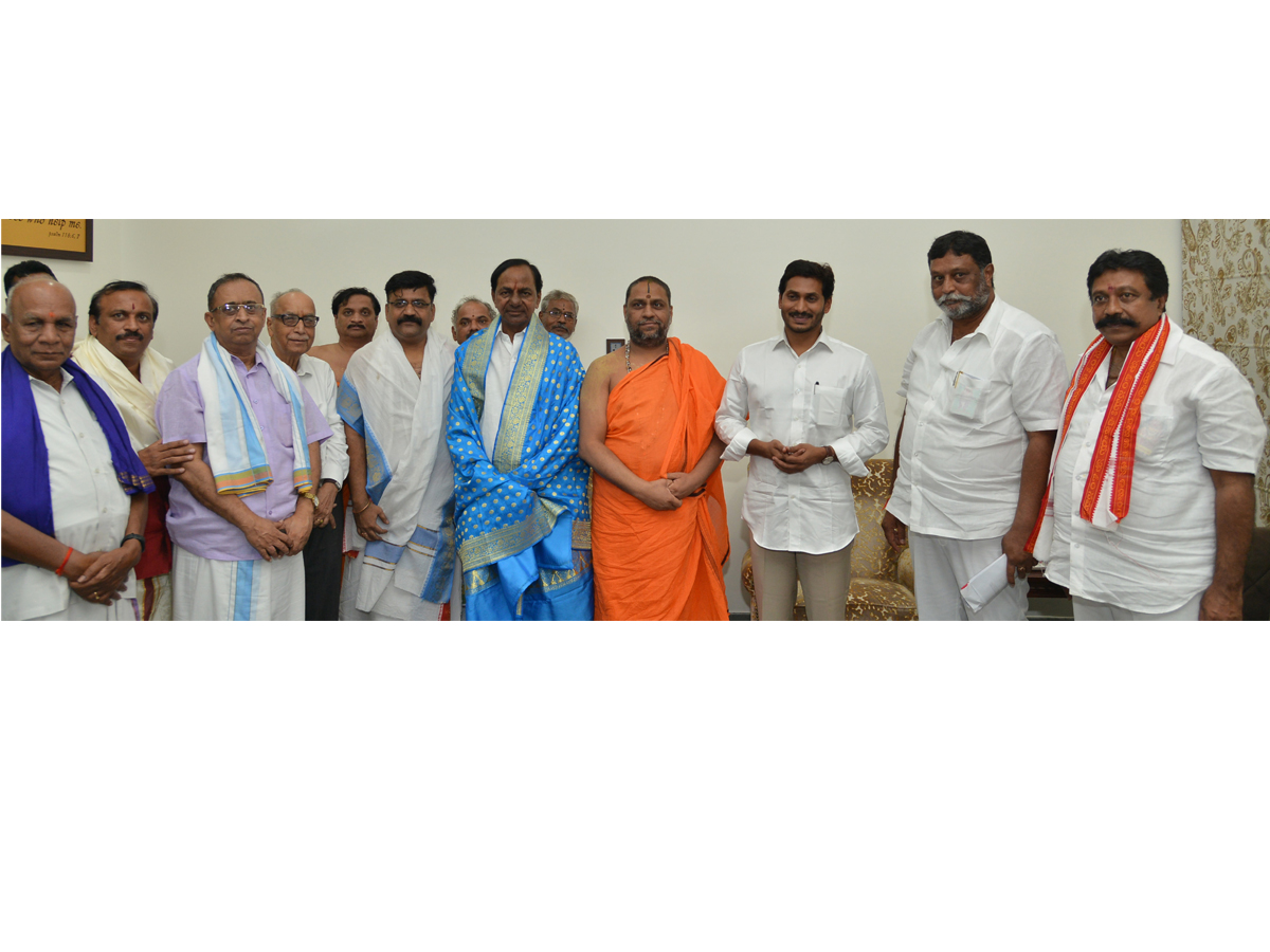 KCR invites YS jagan as chief guest for Kaleshwaram project inauguration Photo Gallery - Sakshi11