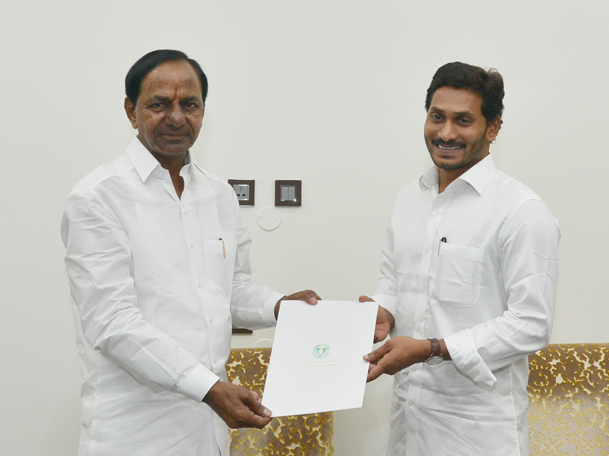 KCR invites YS jagan as chief guest for Kaleshwaram project inauguration Photo Gallery - Sakshi3