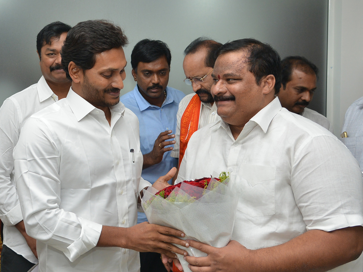 KCR invites YS jagan as chief guest for Kaleshwaram project inauguration Photo Gallery - Sakshi6