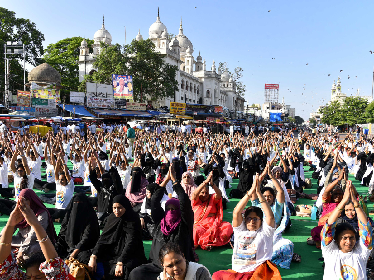 5 INTERNATIONAL DAY OF YOGA CELEBRATED AT CHARMINAR Photo Gallery - Sakshi14