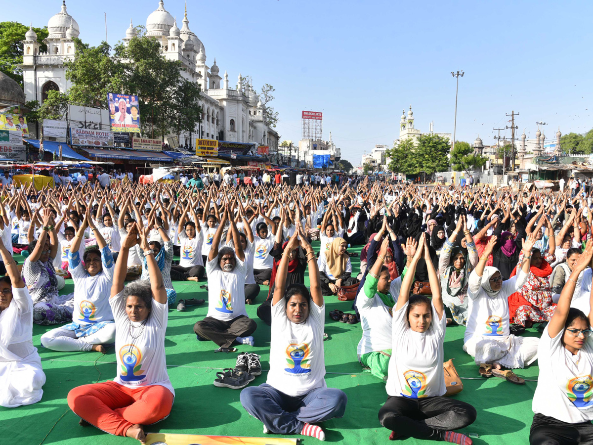 5 INTERNATIONAL DAY OF YOGA CELEBRATED AT CHARMINAR Photo Gallery - Sakshi1