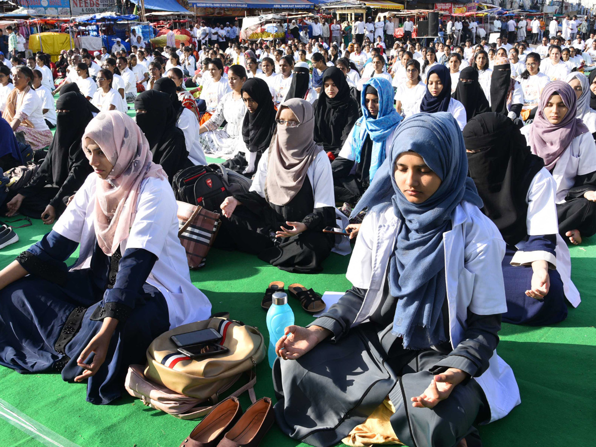 5 INTERNATIONAL DAY OF YOGA CELEBRATED AT CHARMINAR Photo Gallery - Sakshi8