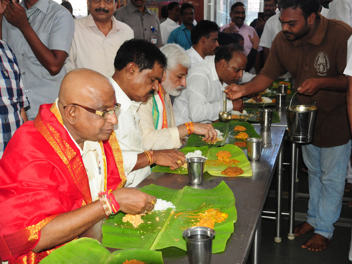 YV Subba Reddy Takes Oath As TTD Chairman In Tirupati Photo Gallery - Sakshi10