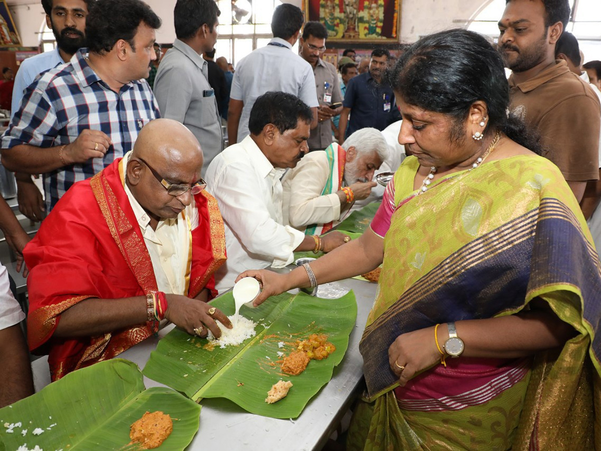 YV Subba Reddy Takes Oath As TTD Chairman In Tirupati Photo Gallery - Sakshi6