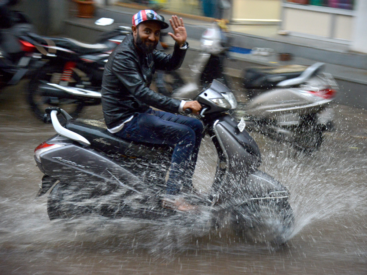 heavy rains in hyderabad Photo Gallery - Sakshi13