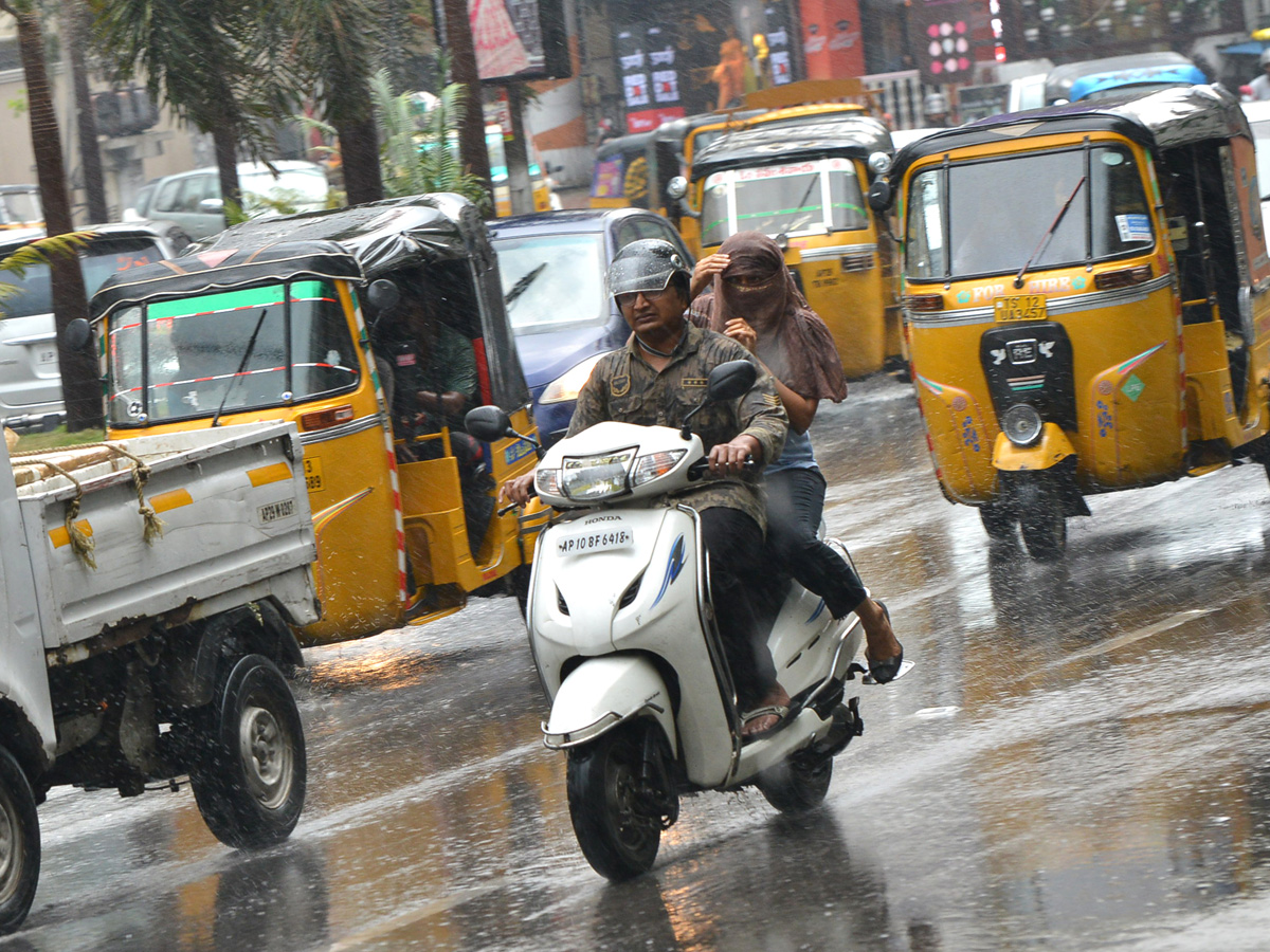 heavy rains in hyderabad Photo Gallery - Sakshi14