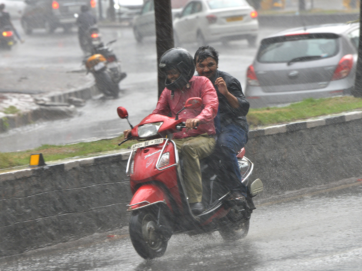 heavy rains in hyderabad Photo Gallery - Sakshi15