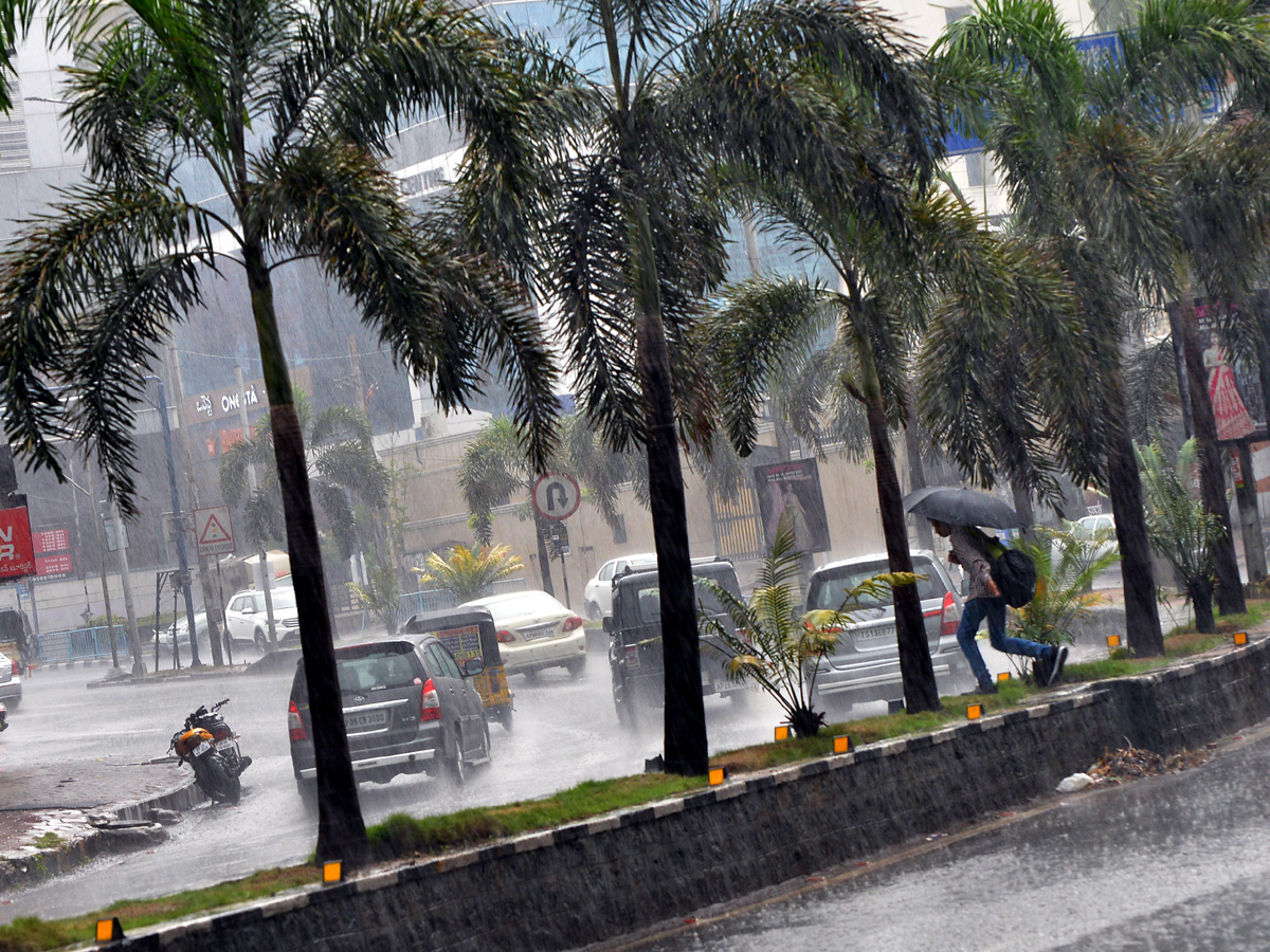 heavy rains in hyderabad Photo Gallery - Sakshi17