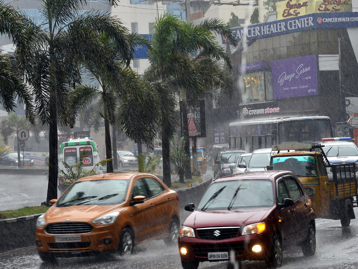 heavy rains in hyderabad Photo Gallery - Sakshi19