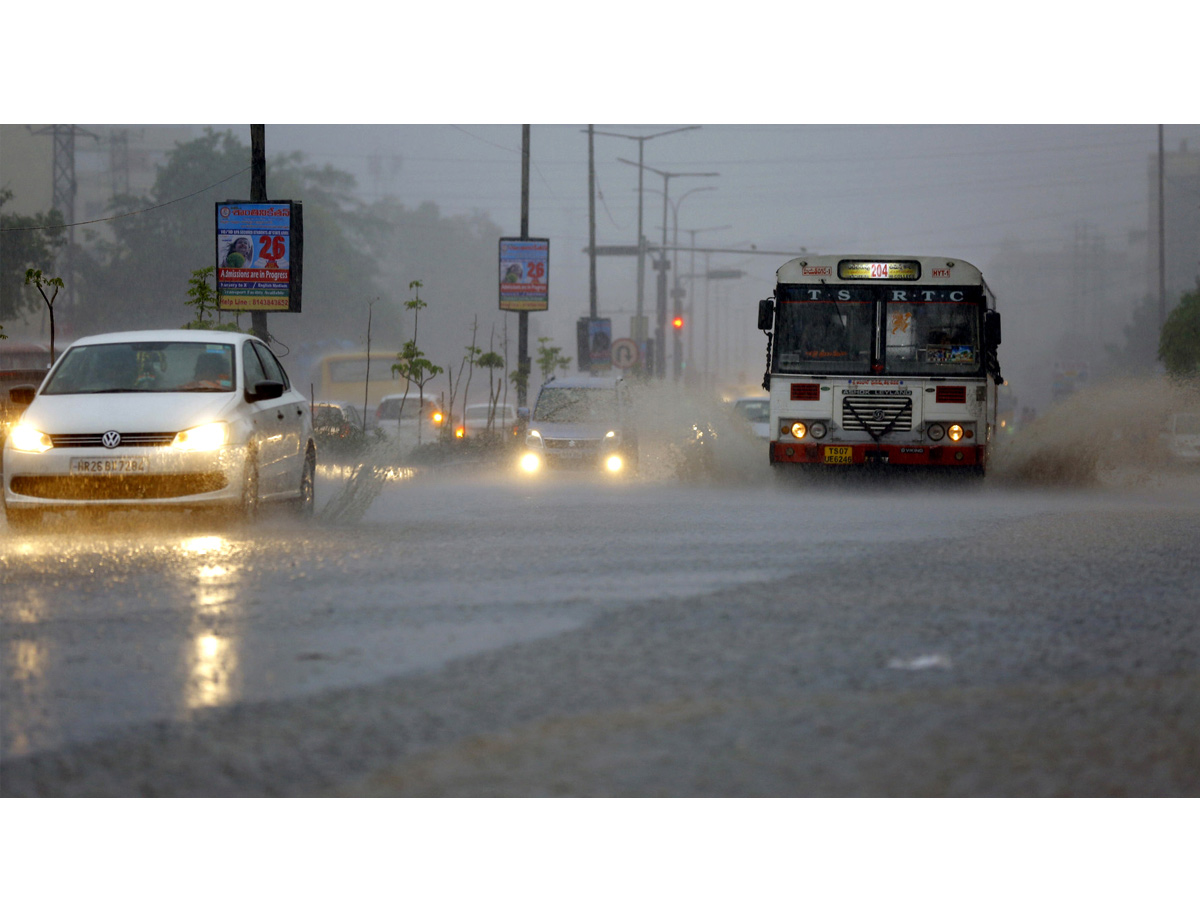 heavy rains in hyderabad Photo Gallery - Sakshi23