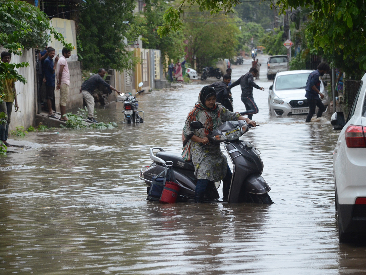 heavy rains in hyderabad Photo Gallery - Sakshi27