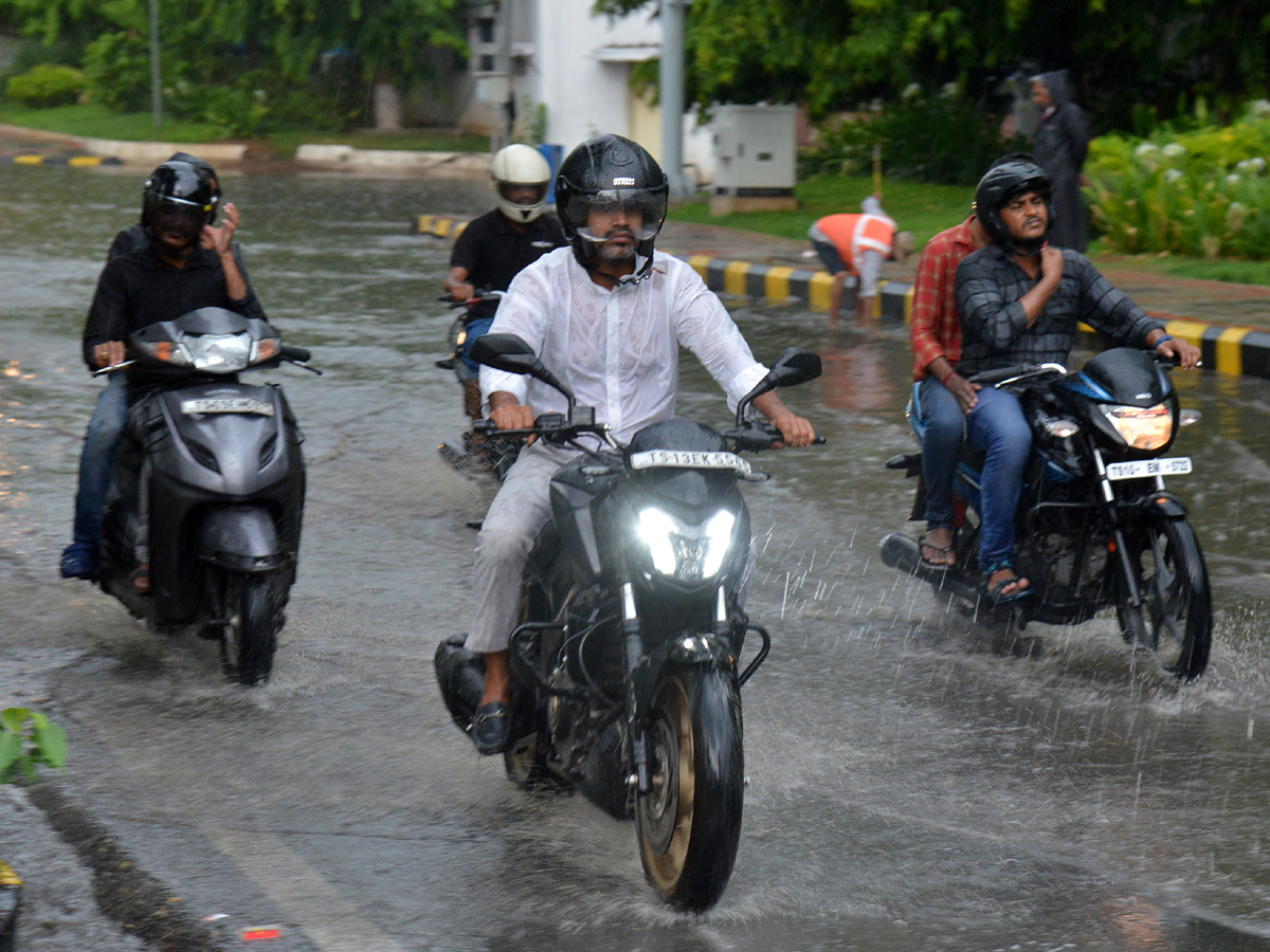 heavy rains in hyderabad Photo Gallery - Sakshi8