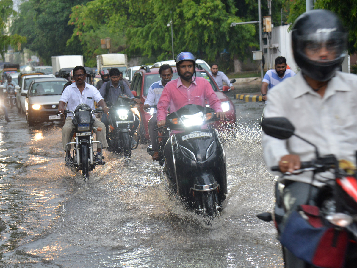 heavy rains in hyderabad Photo Gallery - Sakshi9