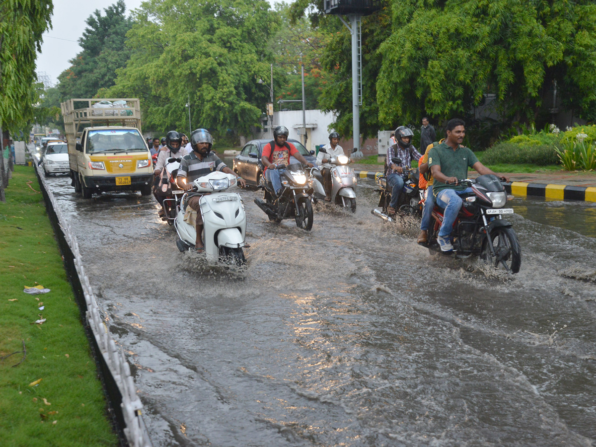 heavy rains in hyderabad Photo Gallery - Sakshi11