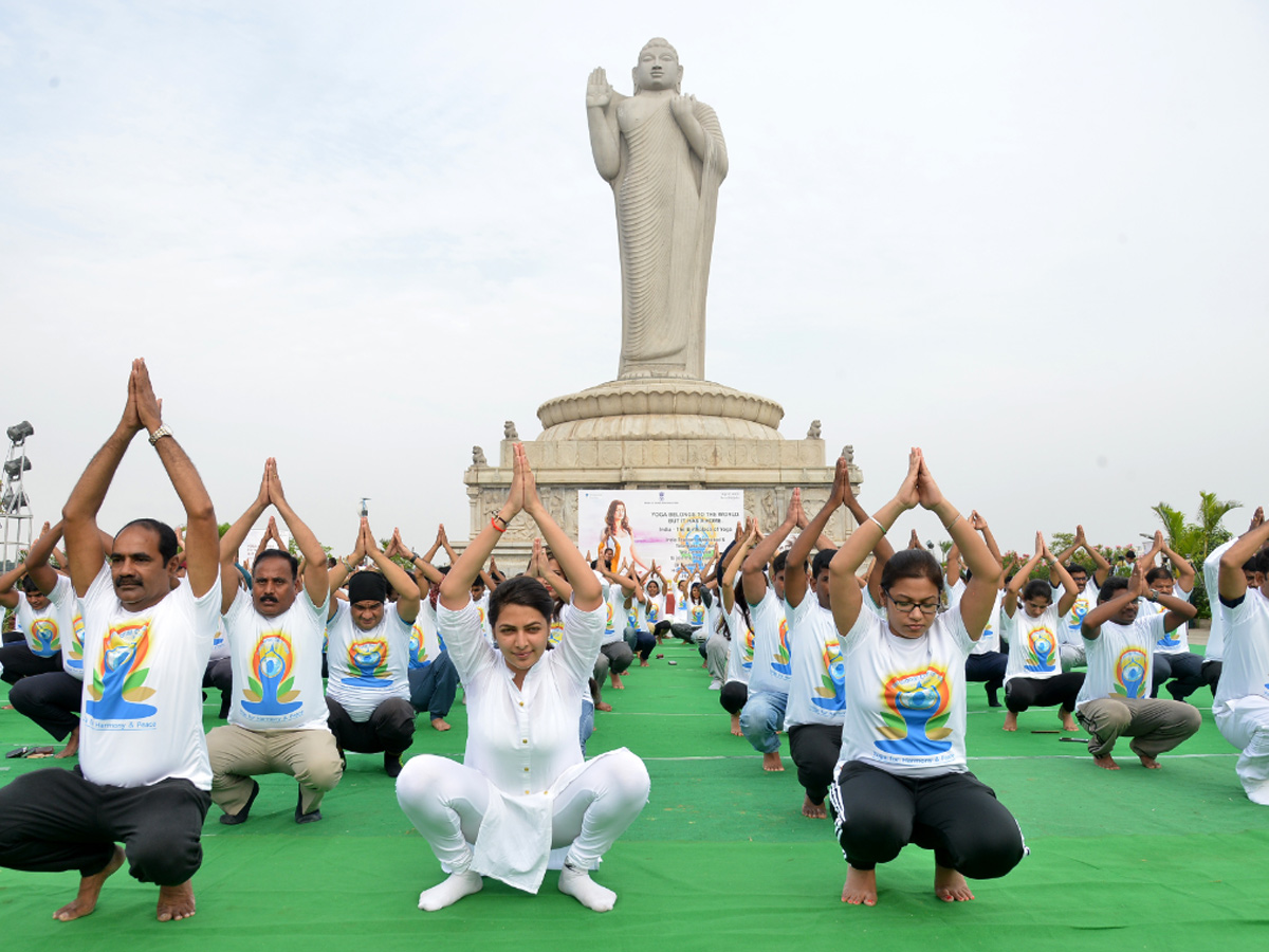 international yoga day hyderabad Photo Gallery - Sakshi15