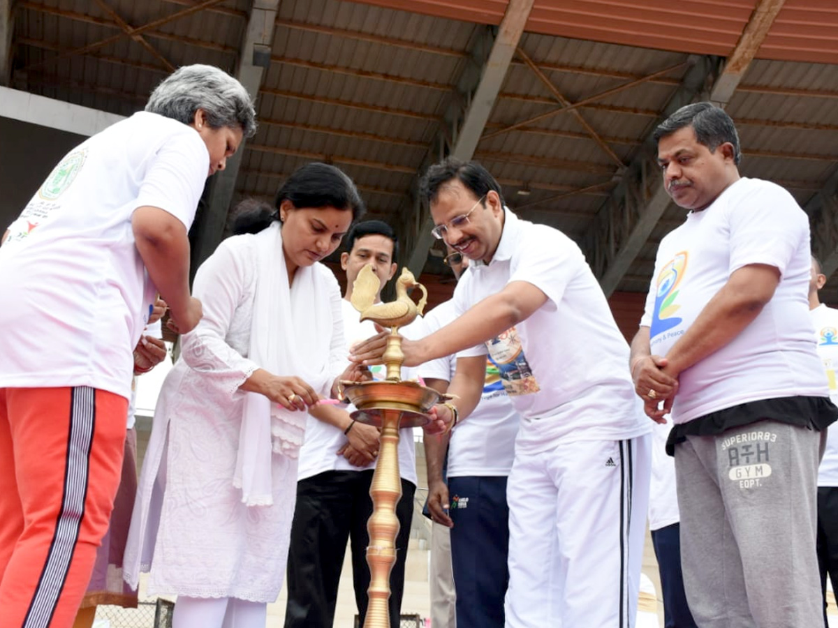 international yoga day hyderabad Photo Gallery - Sakshi3