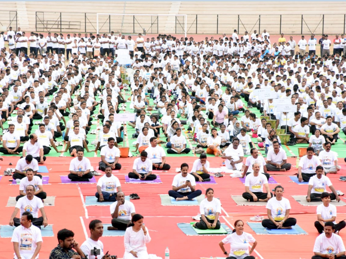 international yoga day hyderabad Photo Gallery - Sakshi6