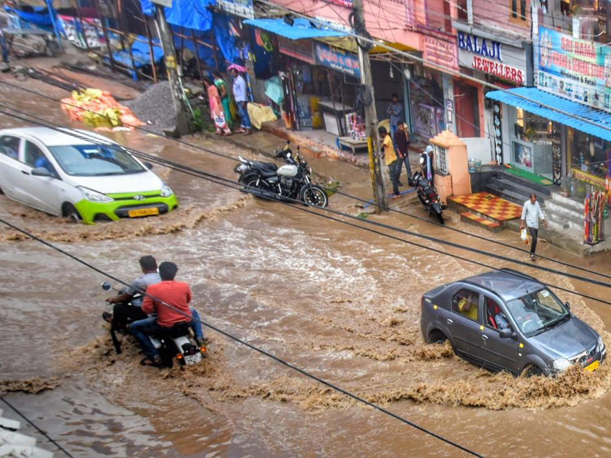 Heavy Rain In Hyderabad Today Photo Gallery - Sakshi10