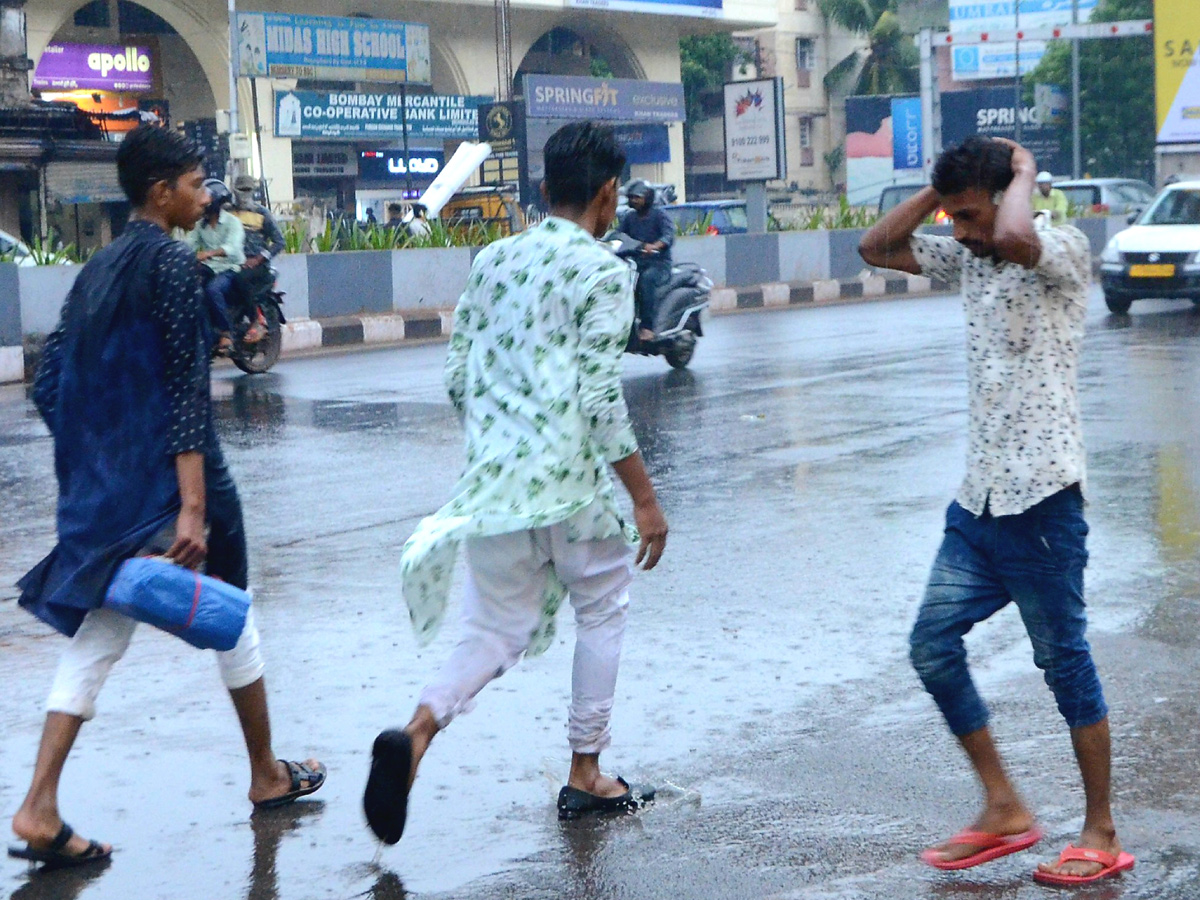 Heavy Rain In Hyderabad Today Photo Gallery - Sakshi16