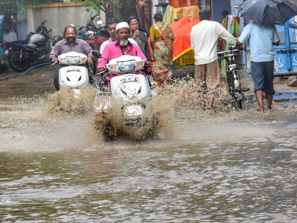 Heavy Rain In Hyderabad Today Photo Gallery - Sakshi5