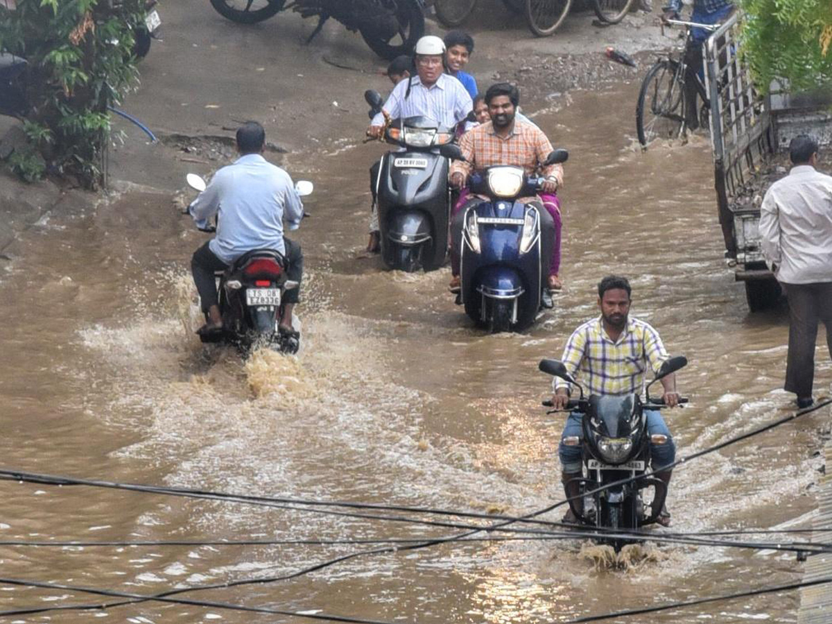 Heavy Rain In Hyderabad Today Photo Gallery - Sakshi6