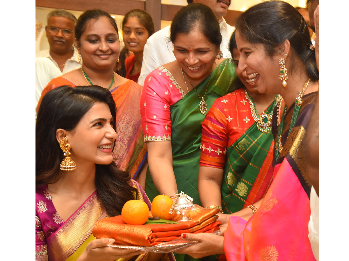 samantha Launch Chennai Shopping mall at Siddipet Photo Gallery - Sakshi11