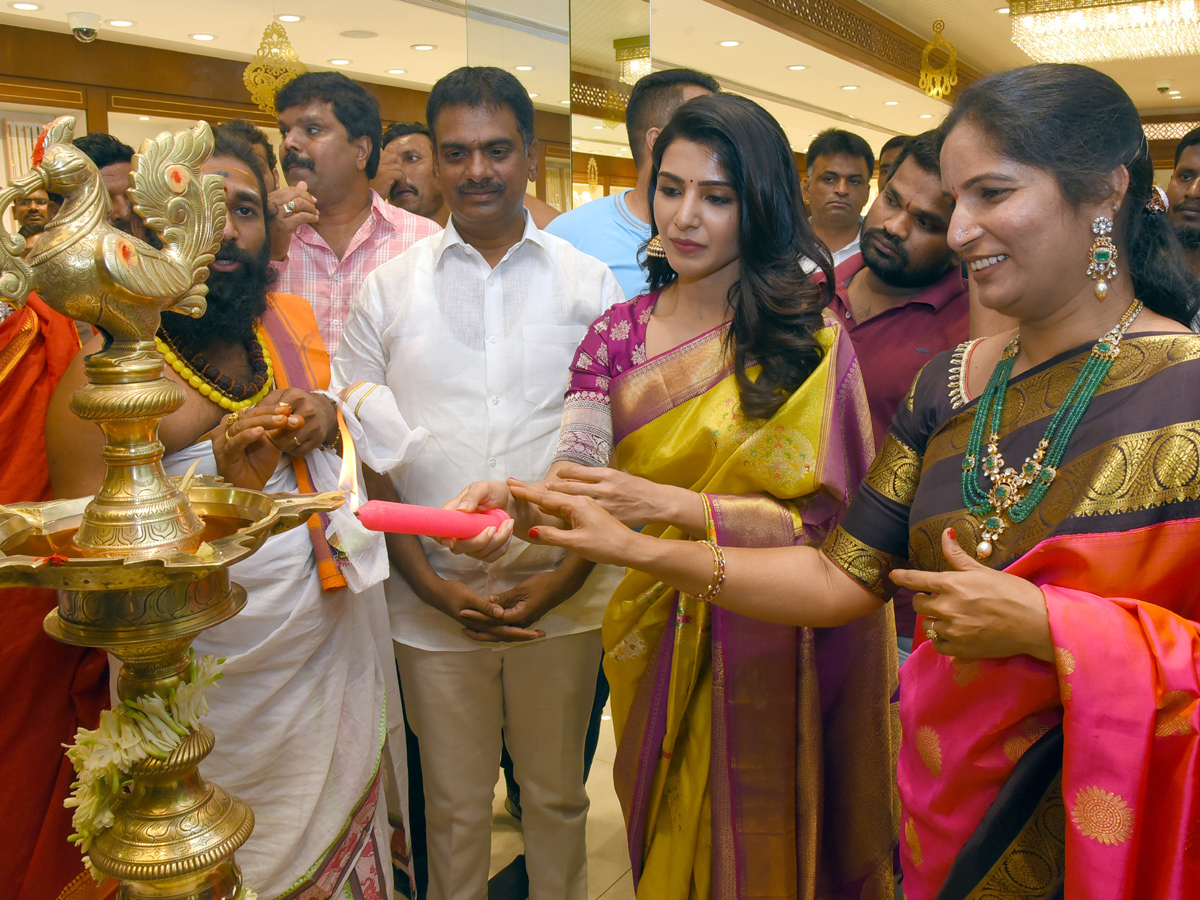 samantha Launch Chennai Shopping mall at Siddipet Photo Gallery - Sakshi13