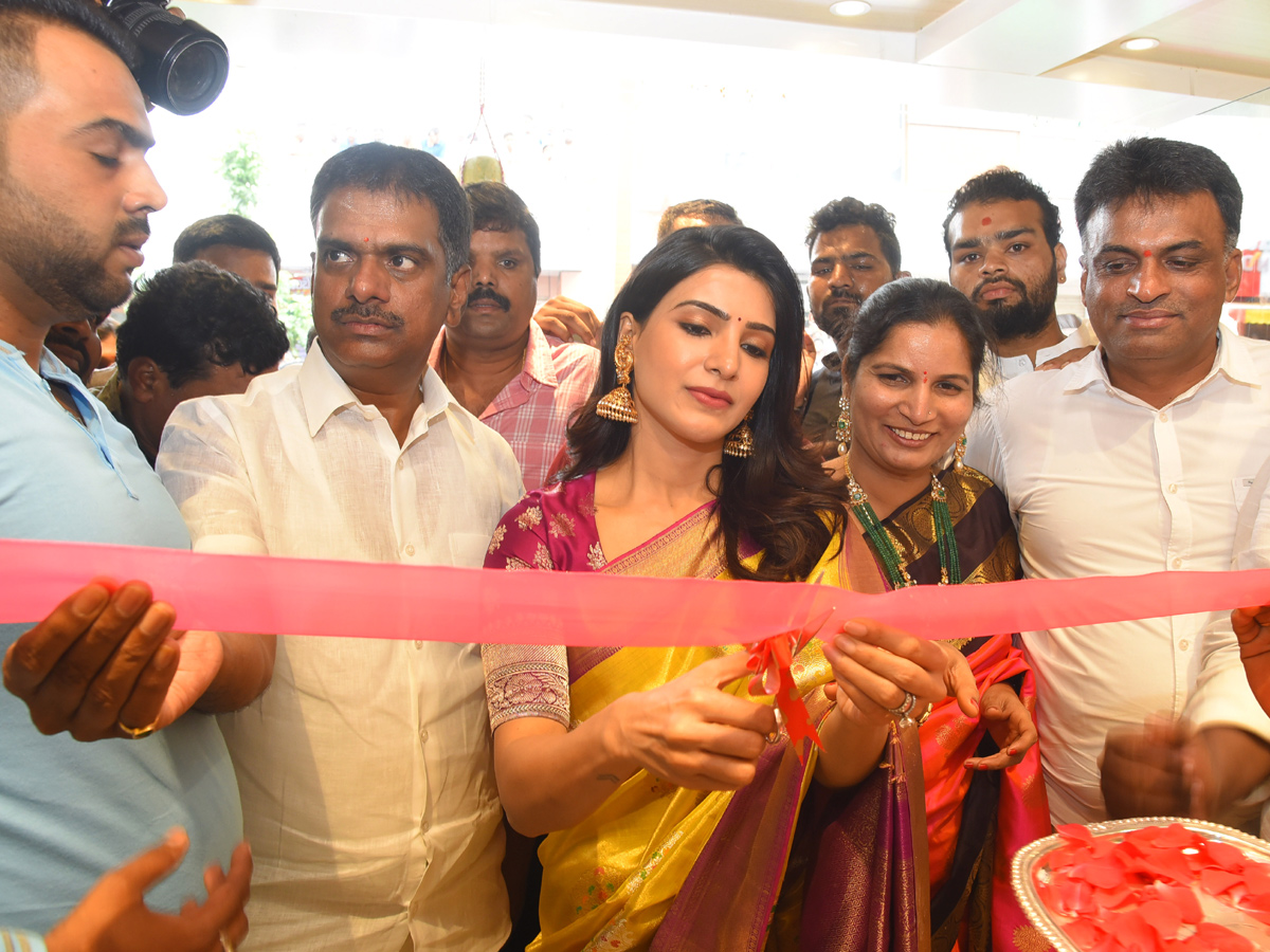 samantha Launch Chennai Shopping mall at Siddipet Photo Gallery - Sakshi14