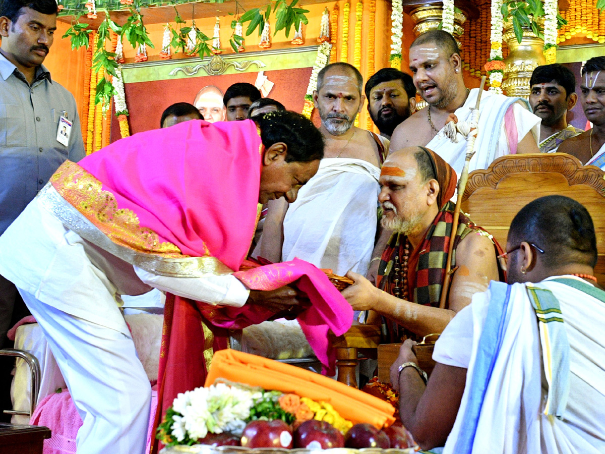 trs government performs guru vandanam hyderabad jalavihar - Sakshi16