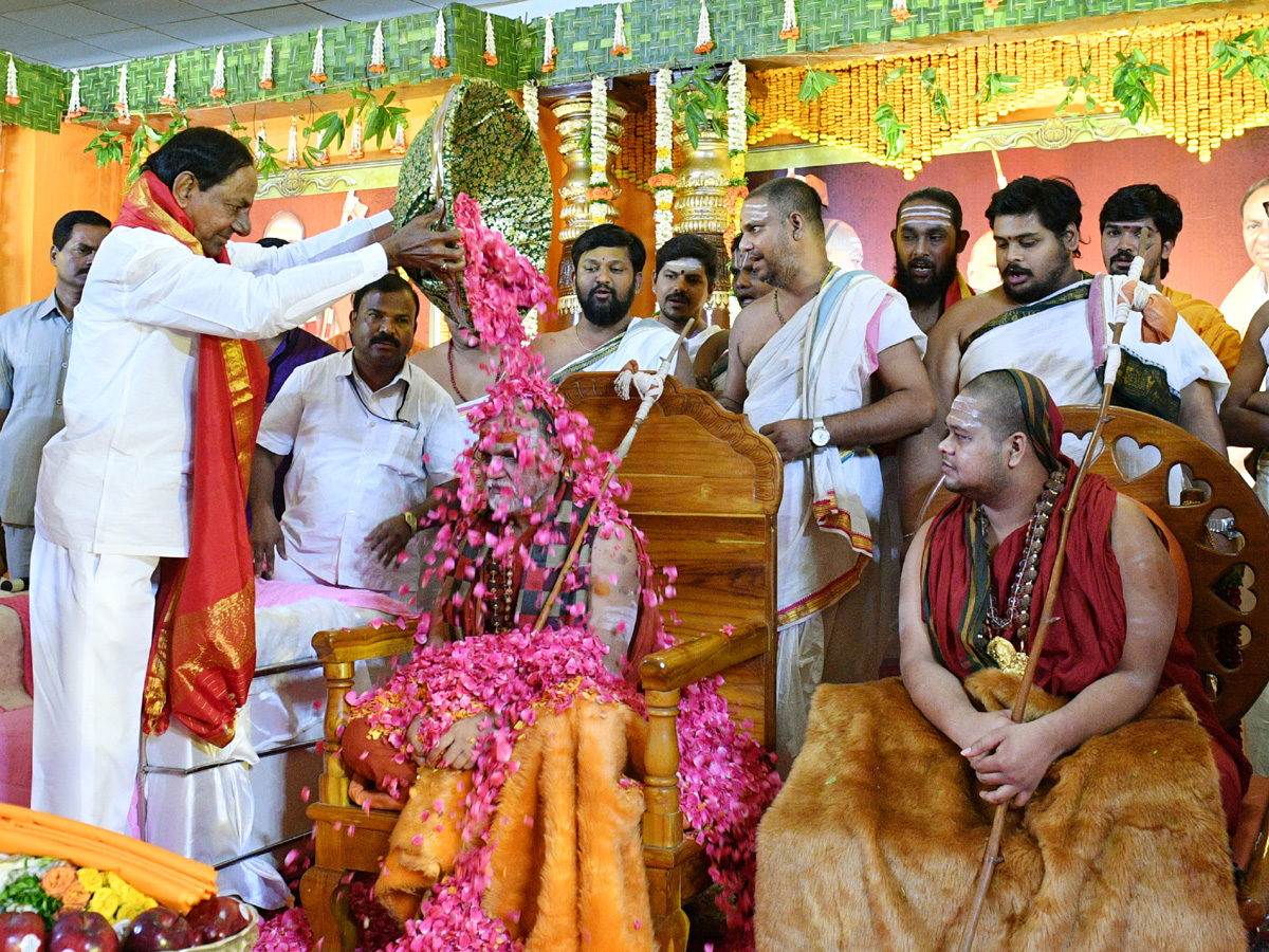 trs government performs guru vandanam hyderabad jalavihar - Sakshi5