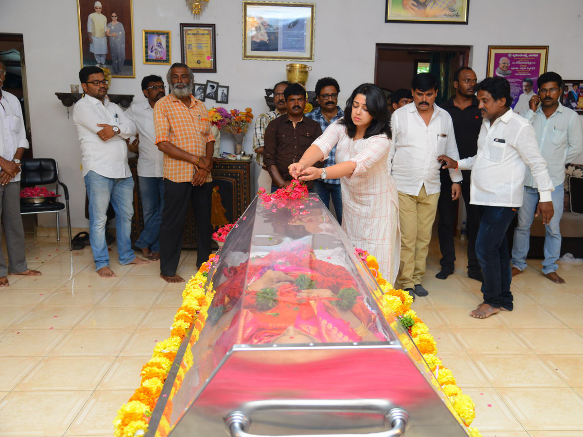 Senior Director And Actor Vijaya Nirmala Passed Away Photo Gallery - Sakshi2