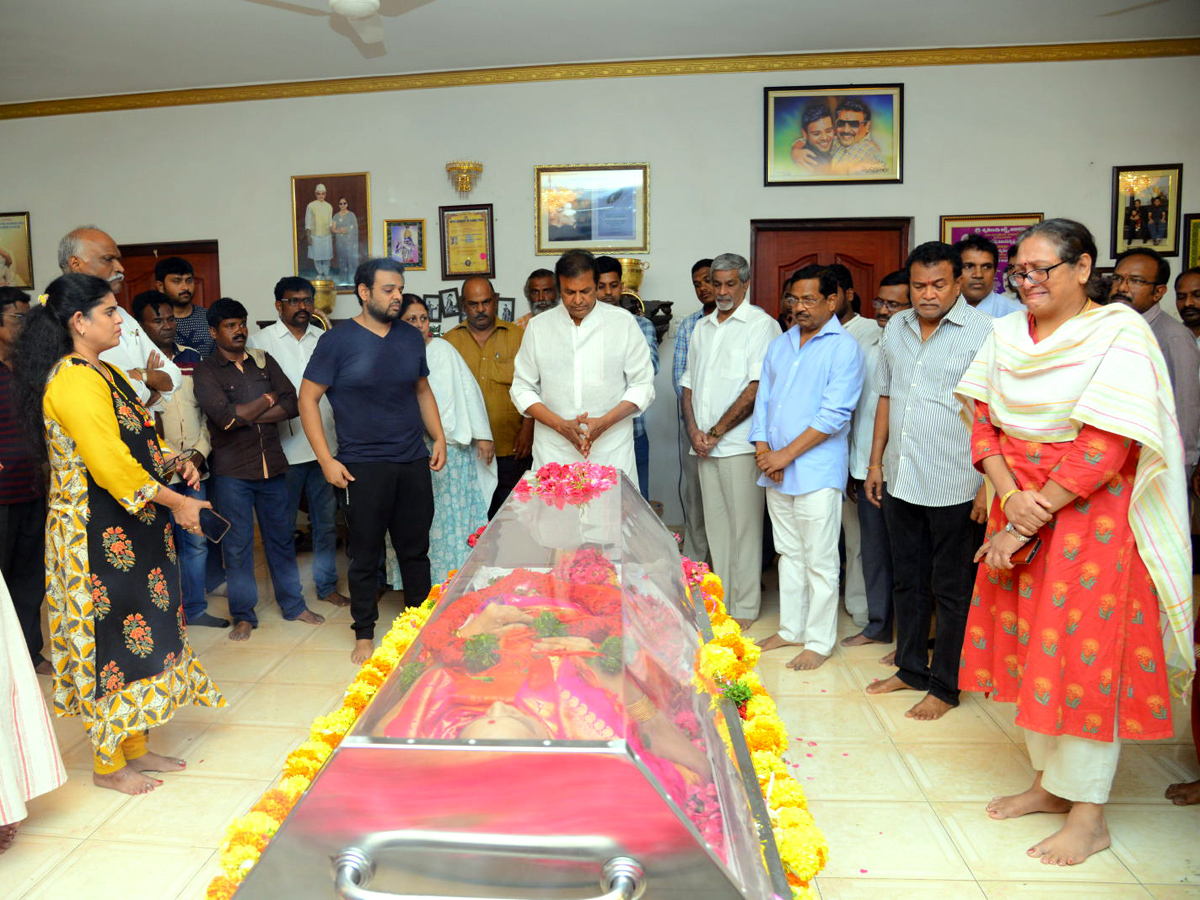 Senior Director And Actor Vijaya Nirmala Passed Away Photo Gallery - Sakshi8