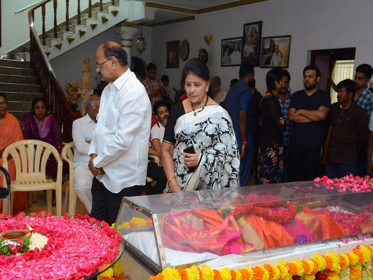 Senior Director And Actor Vijaya Nirmala Passed Away Photo Gallery - Sakshi33