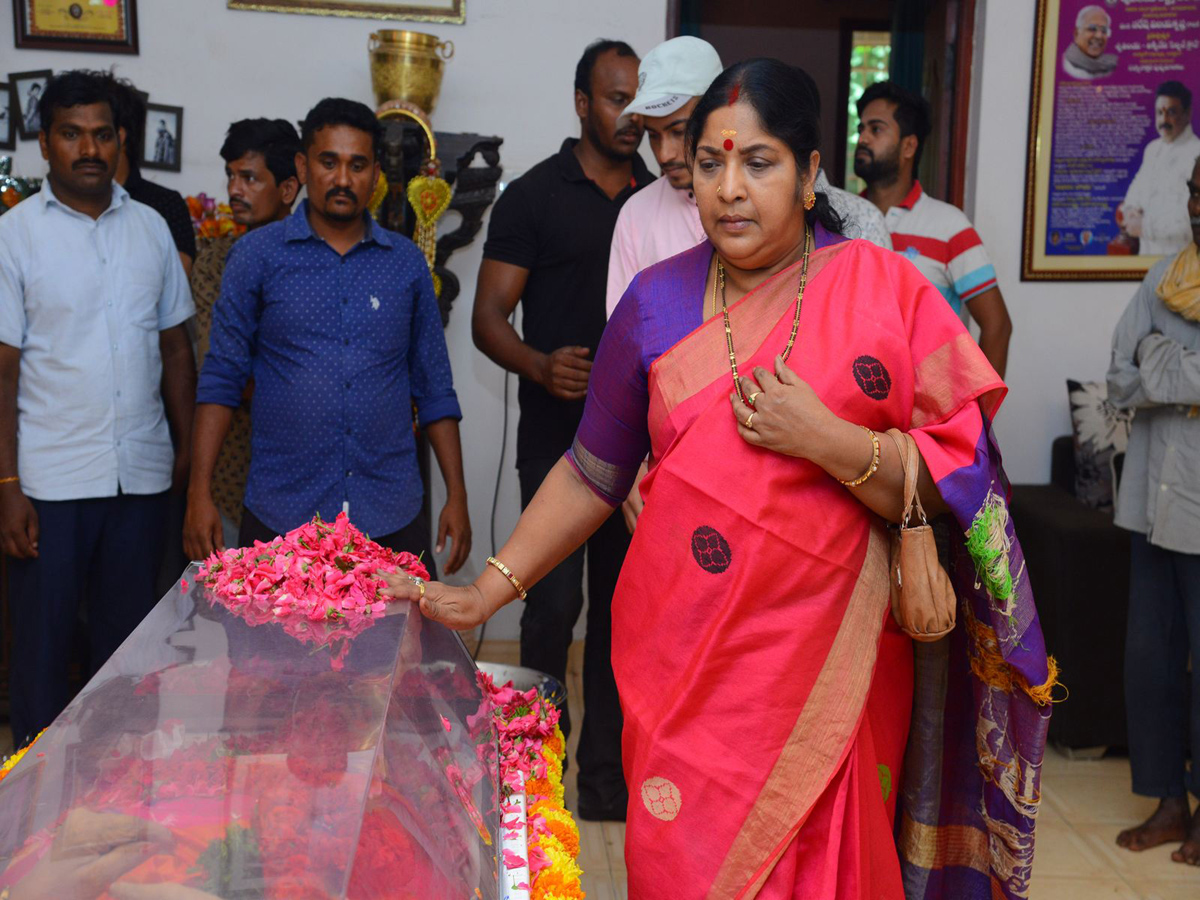 Senior Director And Actor Vijaya Nirmala Passed Away Photo Gallery - Sakshi34