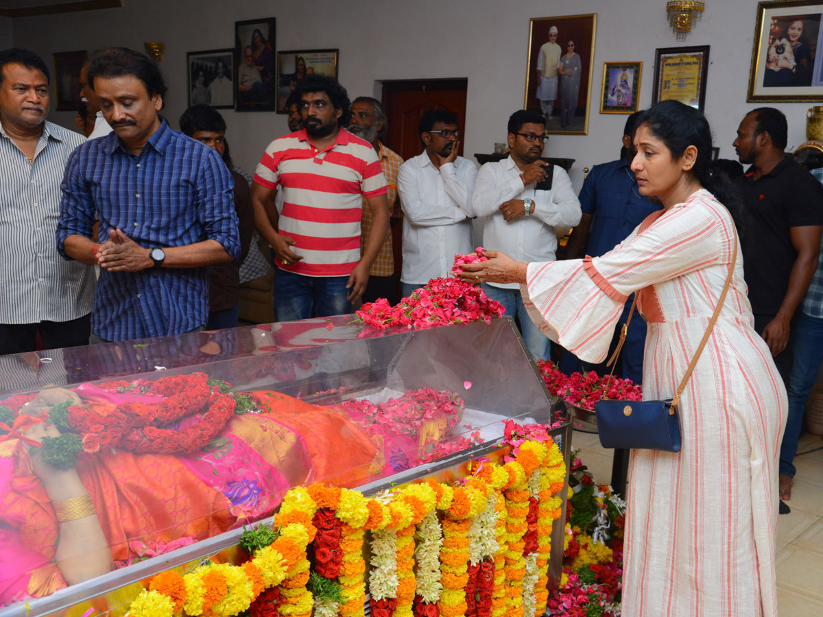 Senior Director And Actor Vijaya Nirmala Passed Away Photo Gallery - Sakshi12