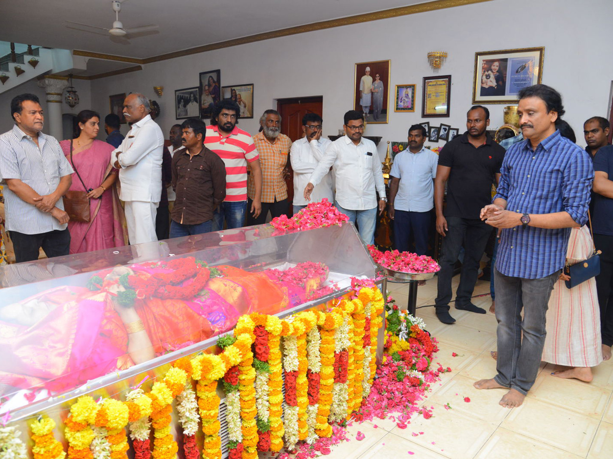 Senior Director And Actor Vijaya Nirmala Passed Away Photo Gallery - Sakshi13